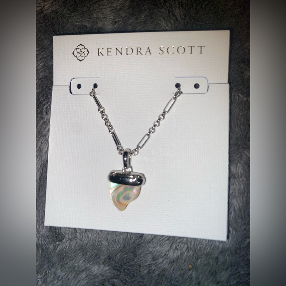 BMWT Kendra Scott Oleana Silver Short Pendant Necklace 16”+3”extender